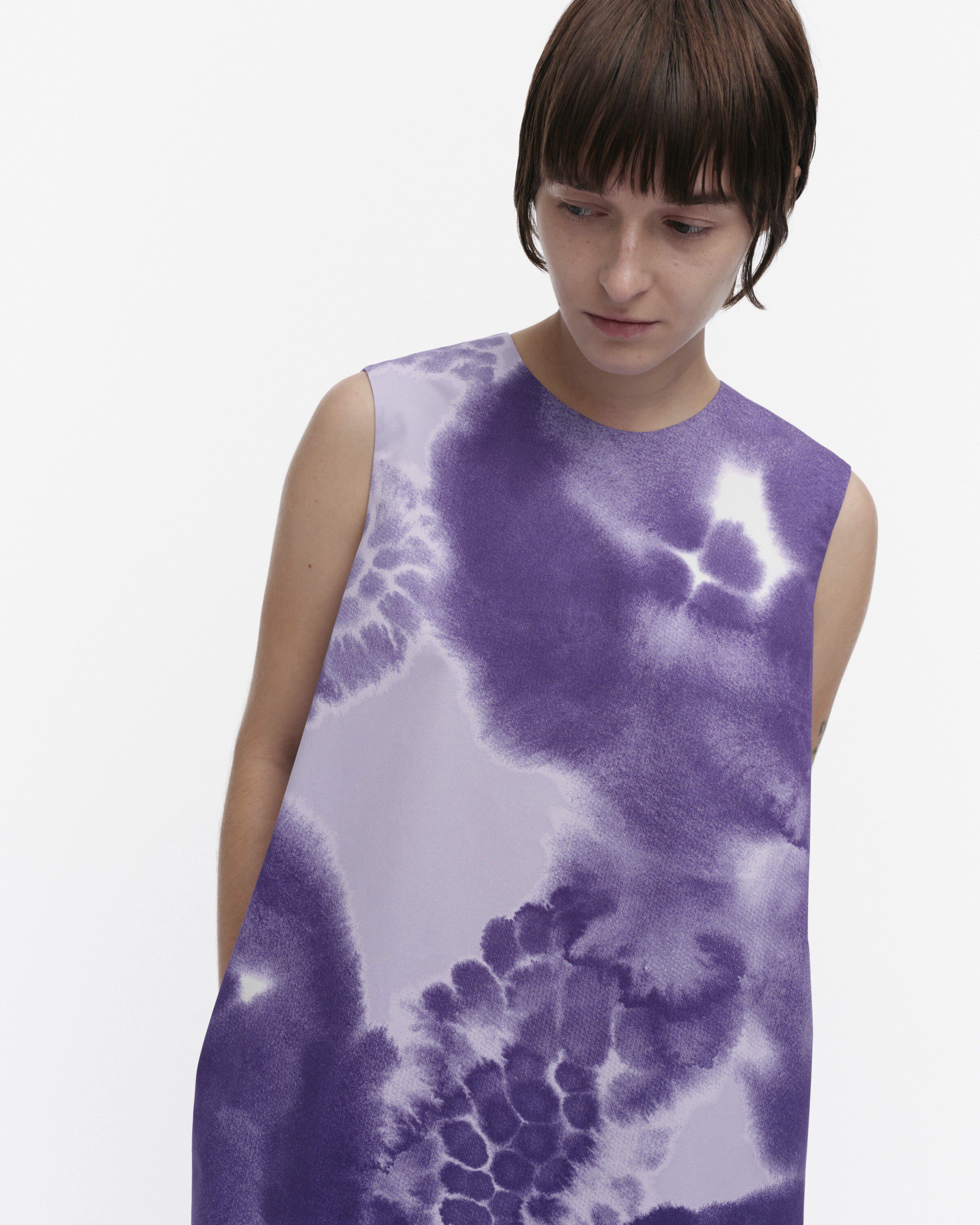 Siluetti Keh&auml;kukka