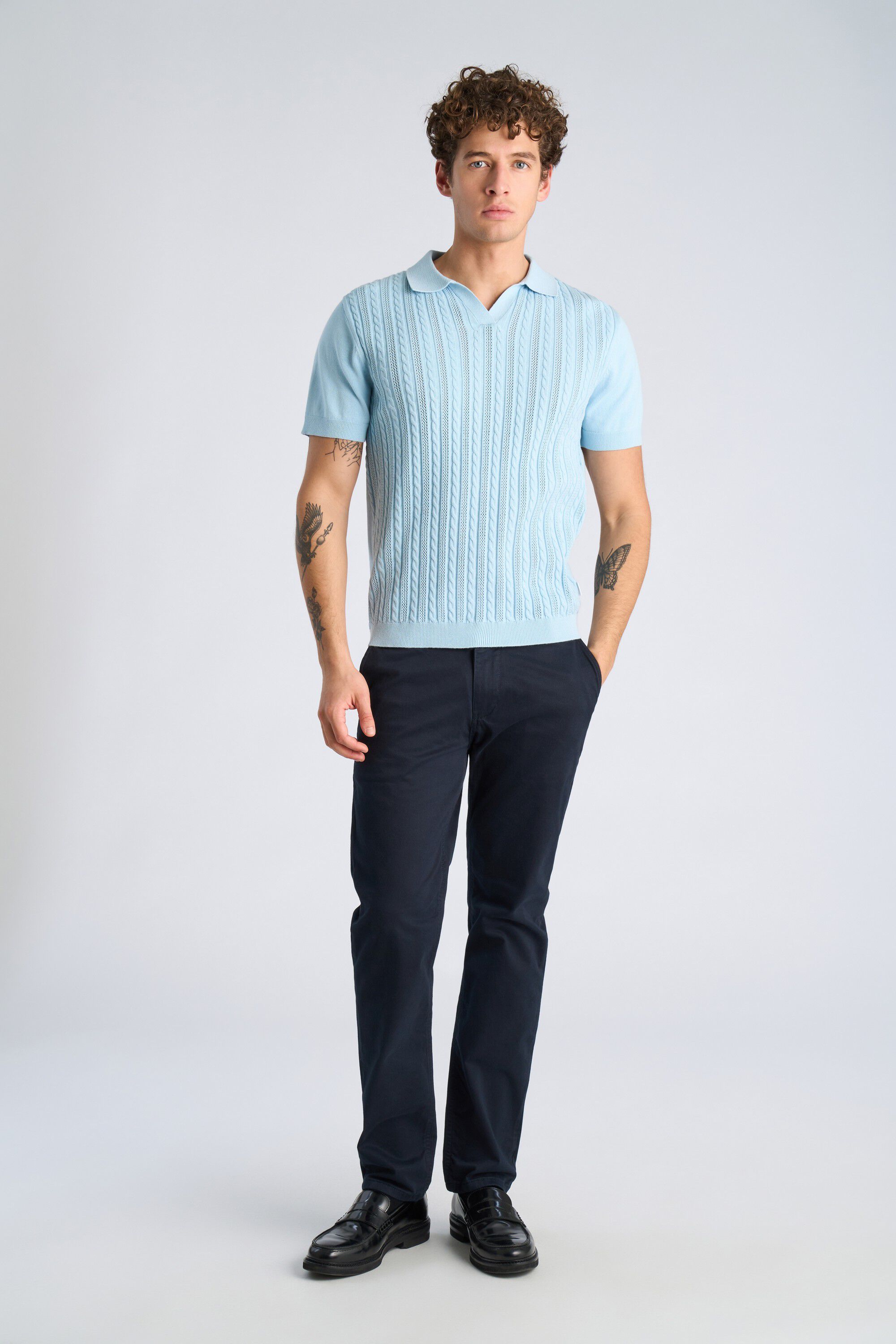 Knitted S/S cable v-neck polo