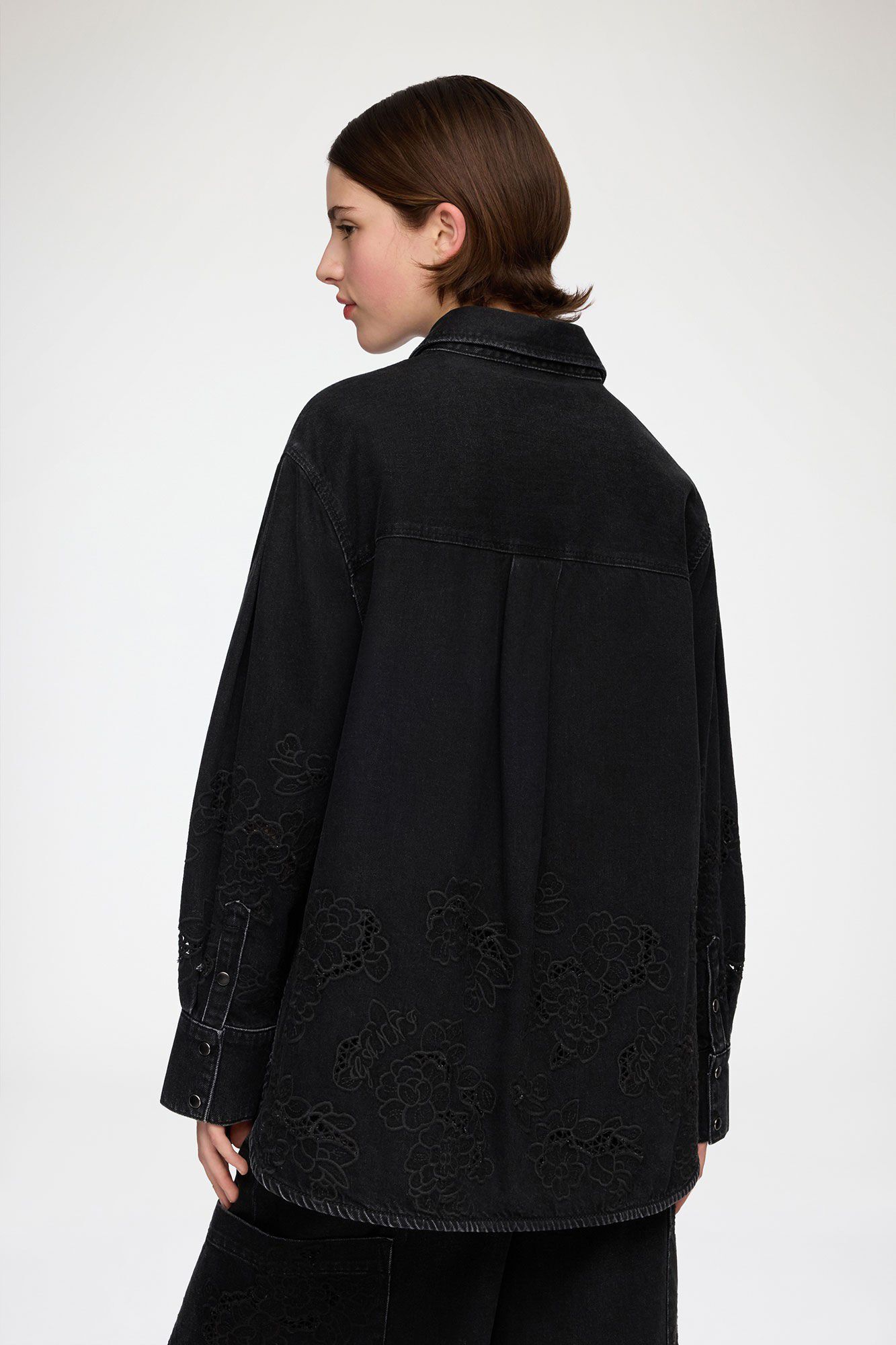 Broderie Anglaise Denim Loose Shirt