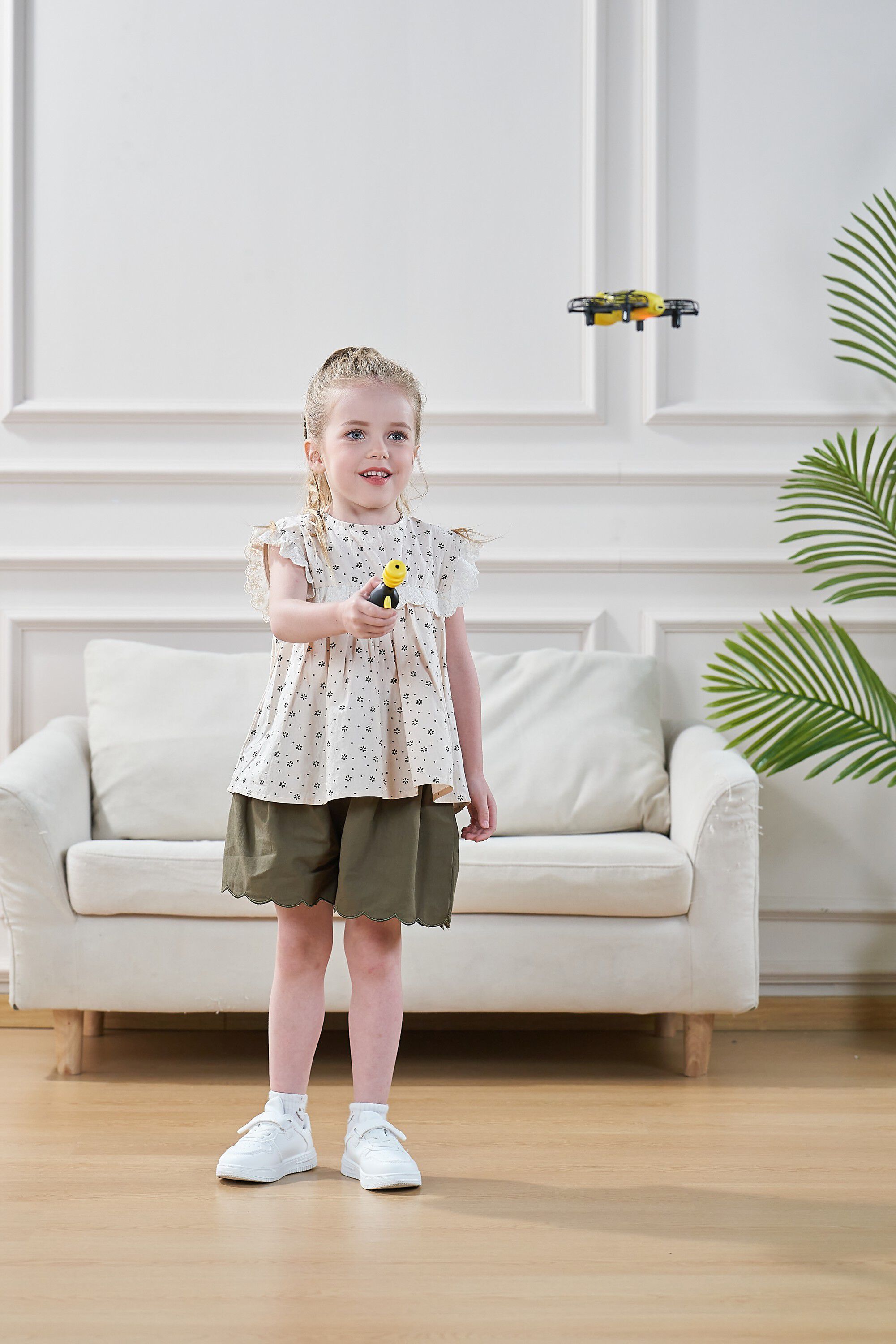 REVOLT Follow me Bee RC