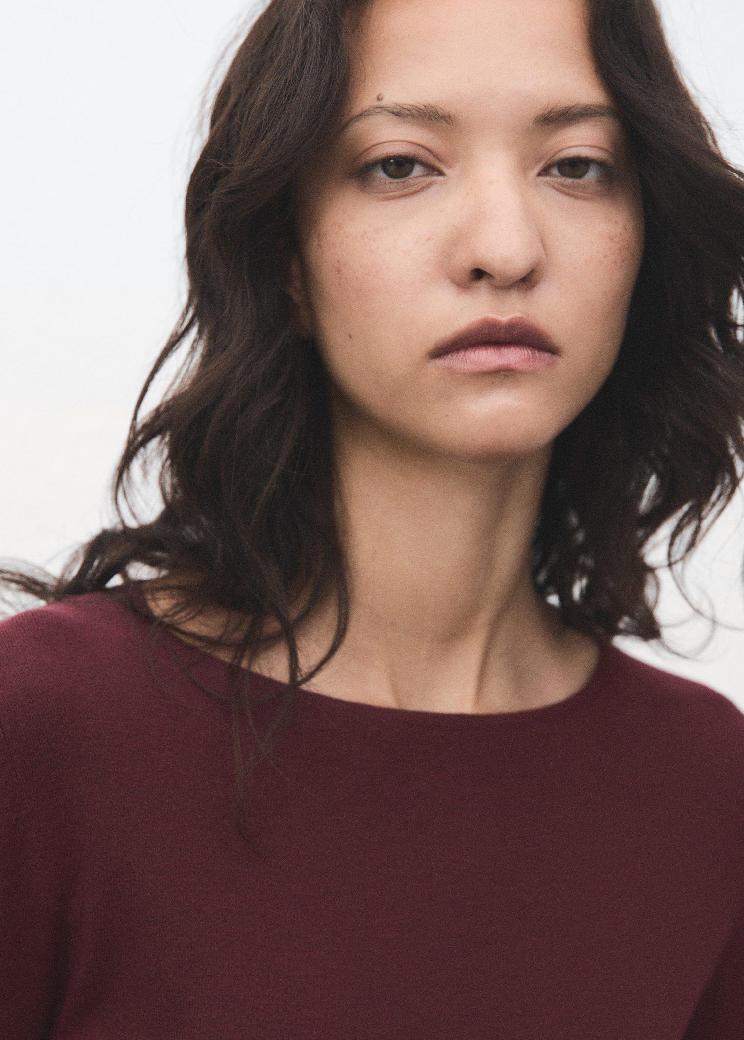 Long-sleeved fine-knit sweater