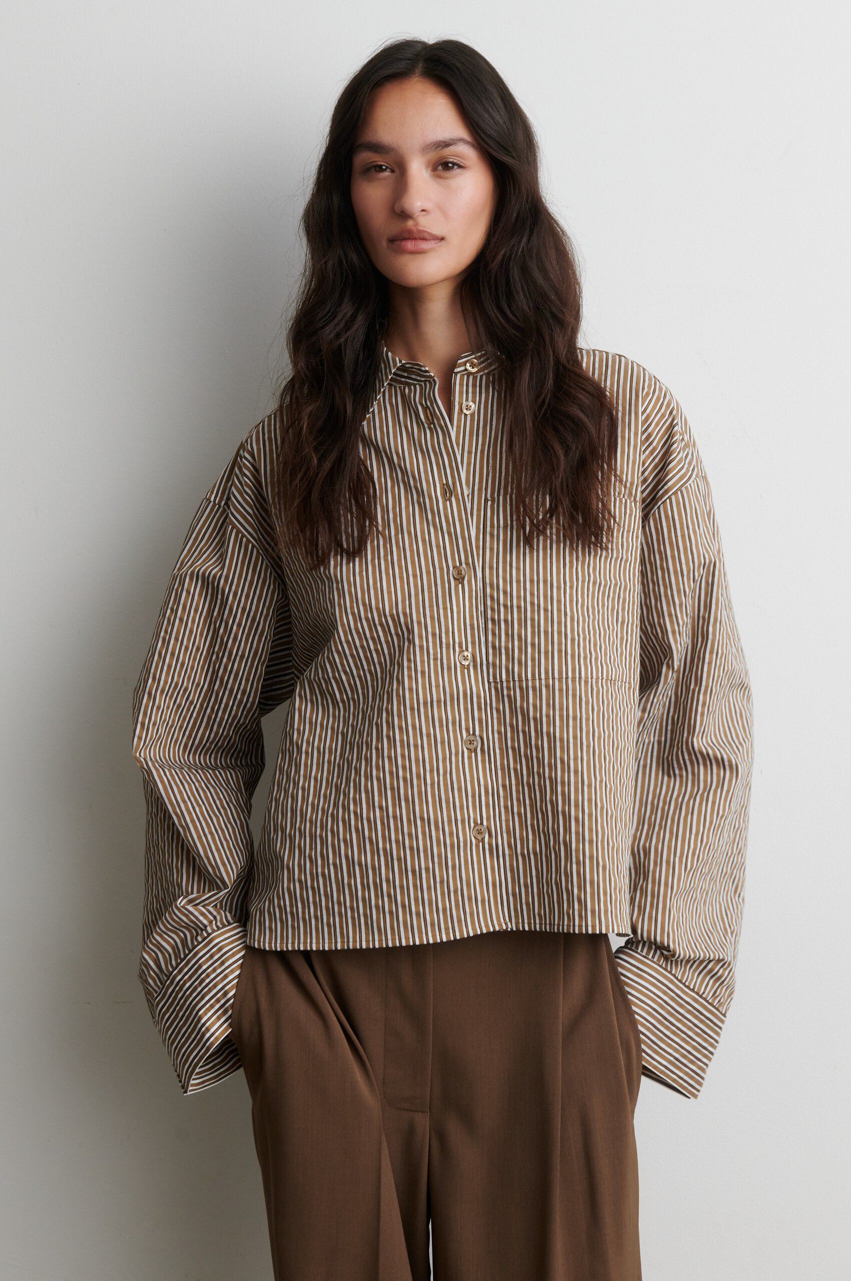 Vena Cropped Shirt