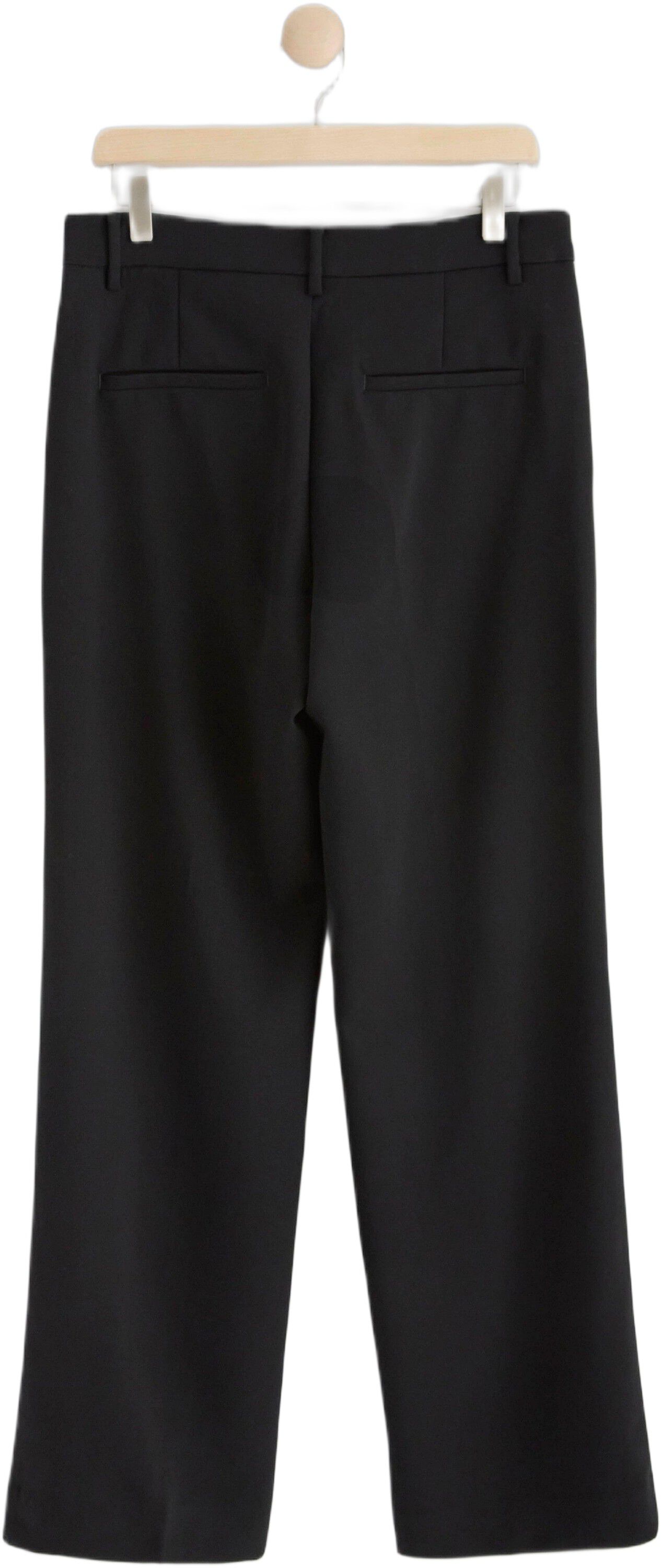 Stylish trousers with a straight fi