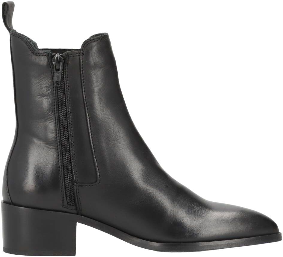 NANGIALA