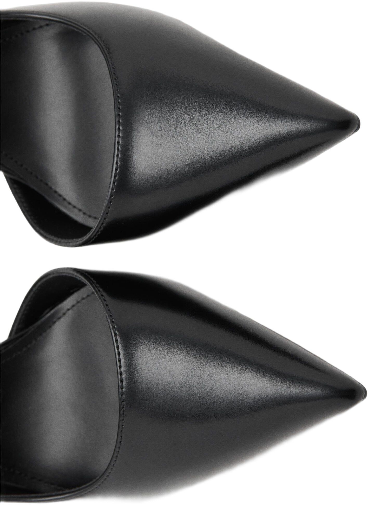 Asymmetrical heeled shoes