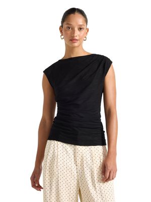 Ermel&oslash;s topp med rynker langs siden