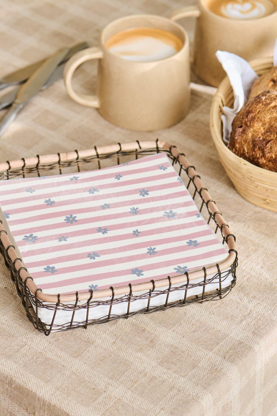 Serviet 16,5x16,5 cm bl&aring; blomster og lyser&oslash;de