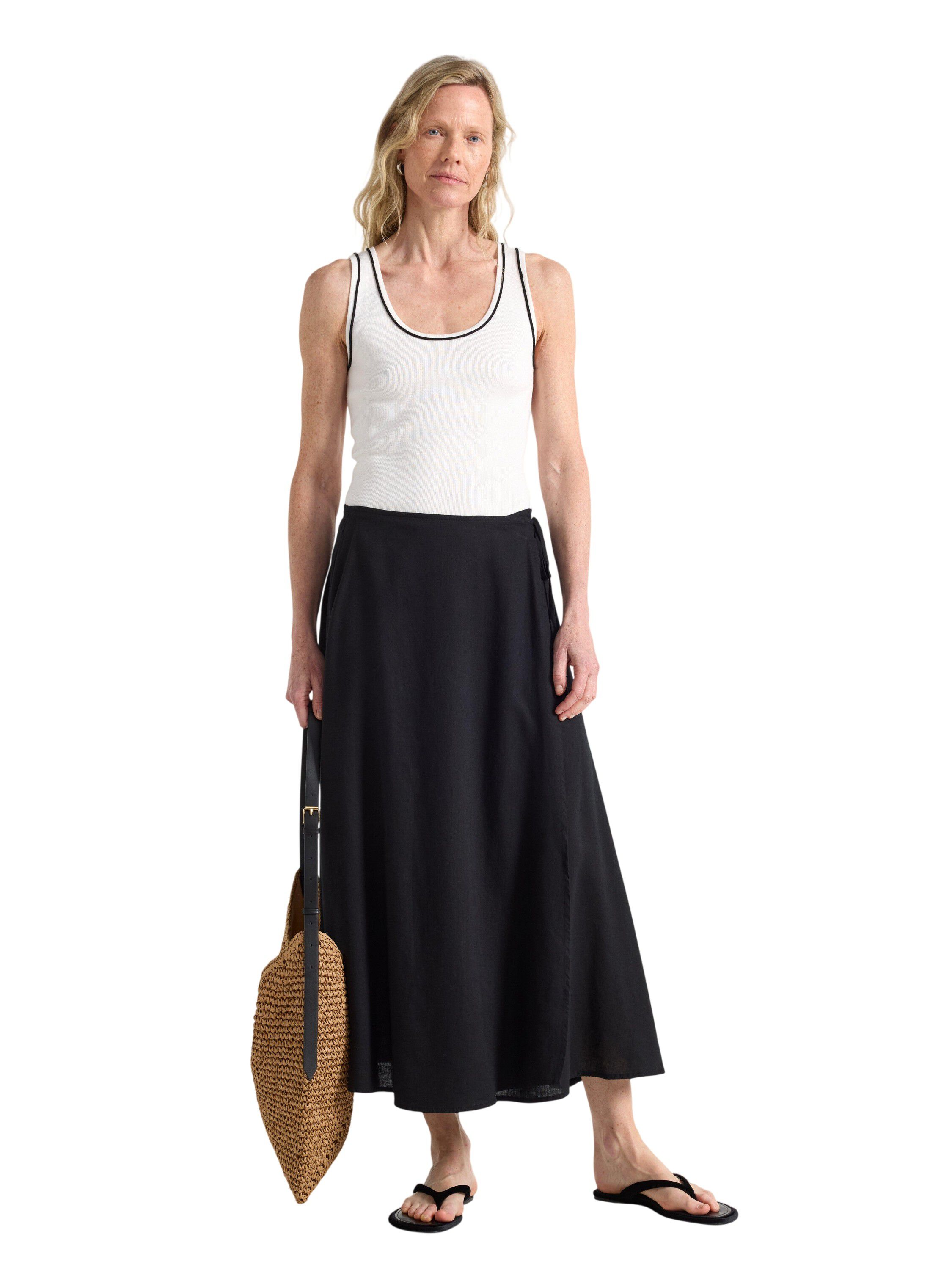 Flowy wrap skirt in a soft linen bl
