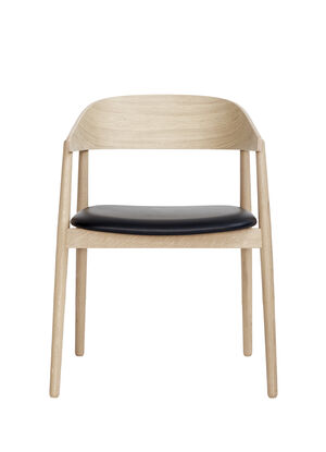 AC2 armchair Oak white pigm. lacquer leather seat
