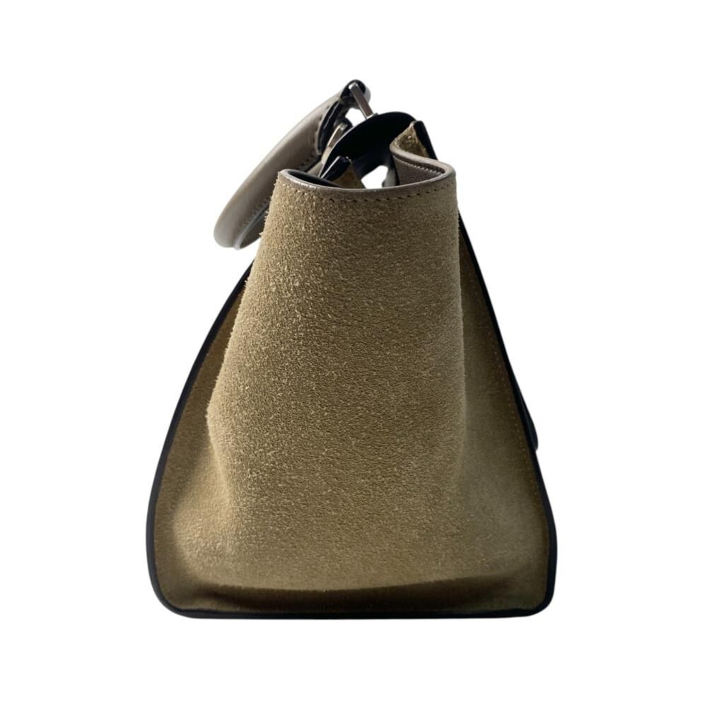 C&eacute;line Trapeze