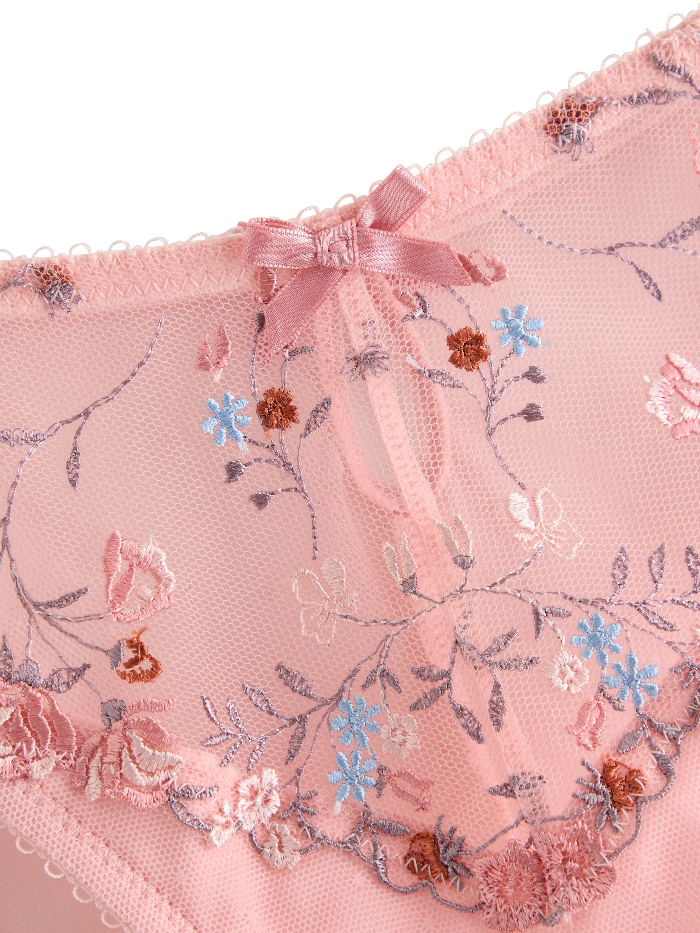 Brazilian briefs with lace and mesh