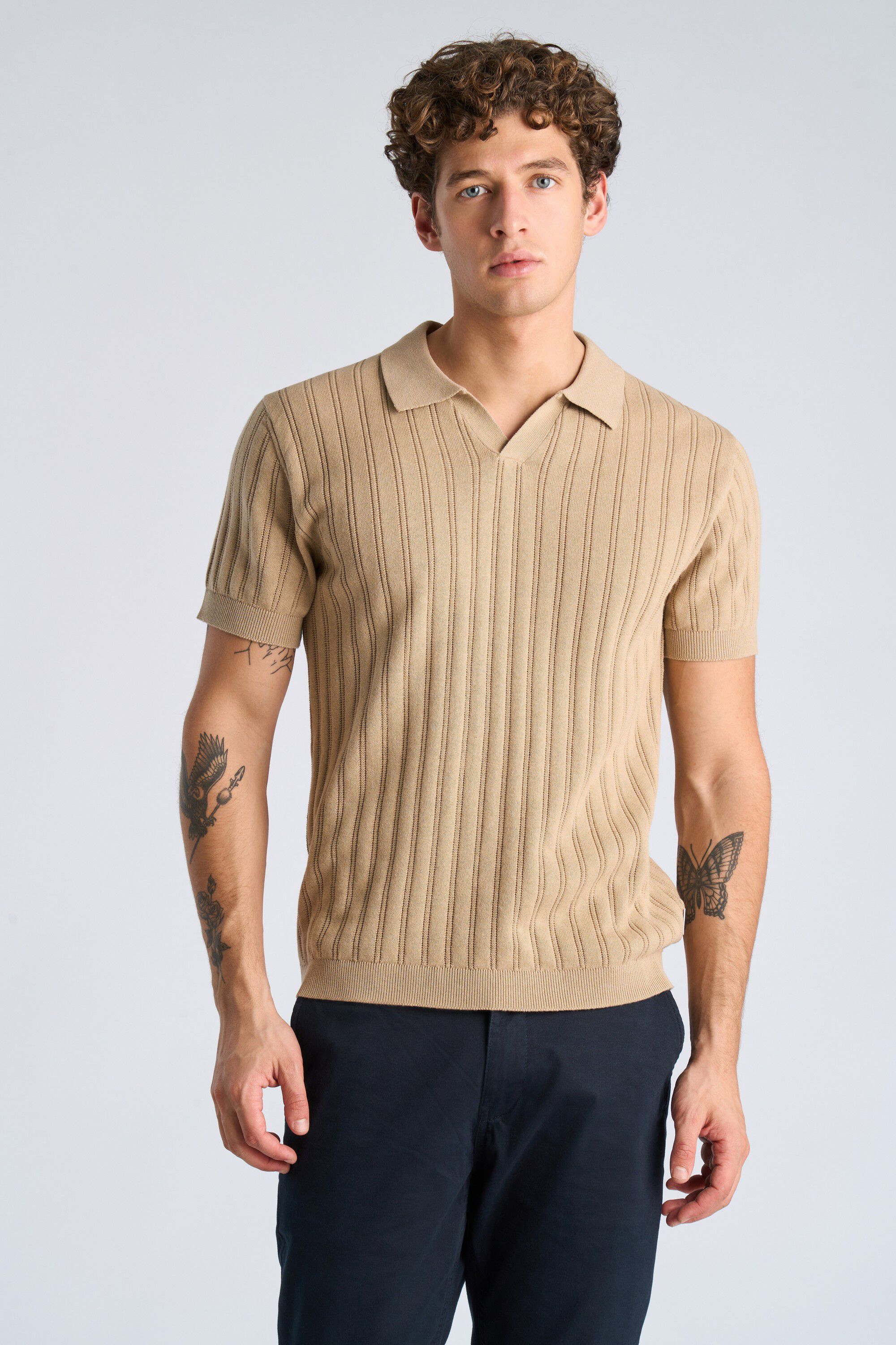 Knitted S/S v-neck polo