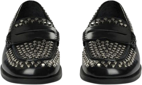 Shoe rivet