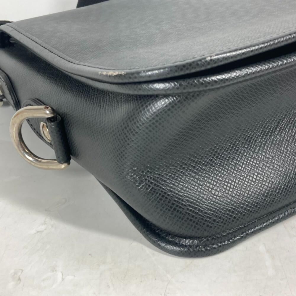 Louis Vuitton Messenger