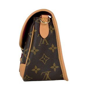 Louis Vuitton Shoulder Bags