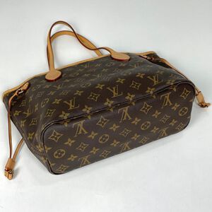 Louis Vuitton Neverfull