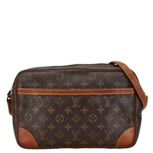 Louis Vuitton Shoulder Bags
