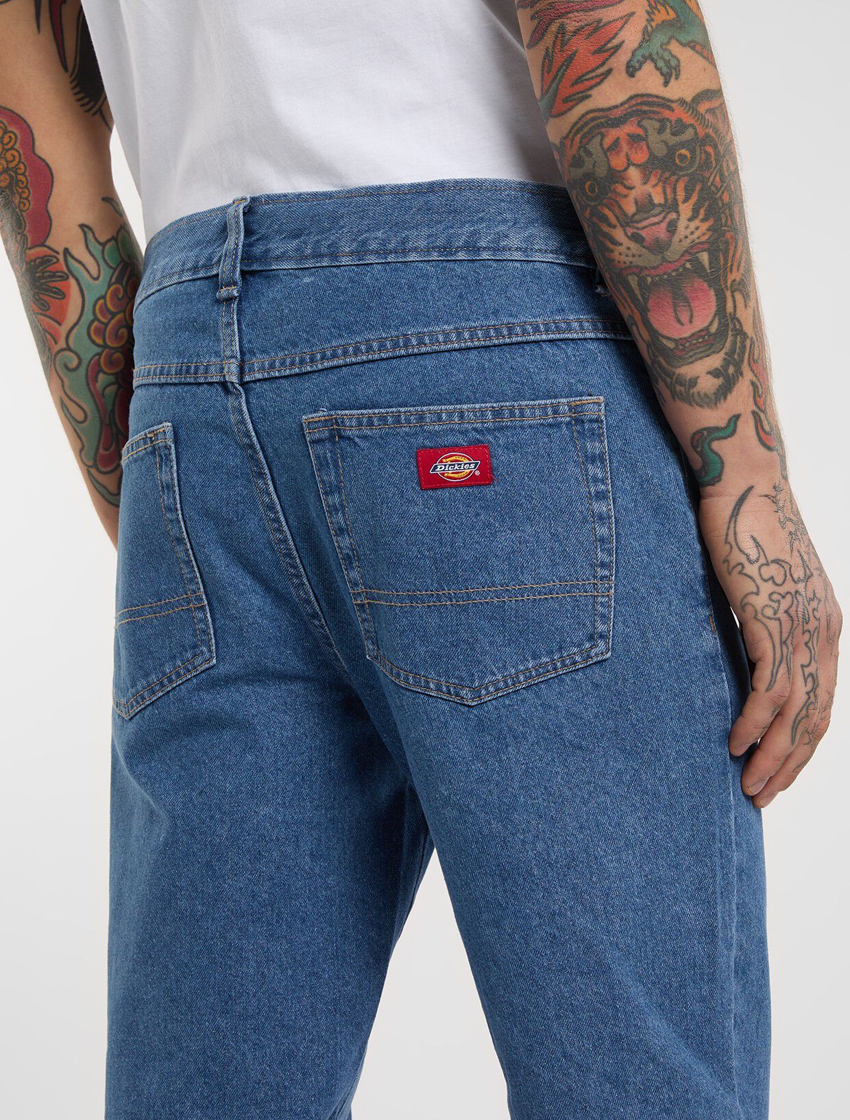 982 SLIM TAPERED JEANS CLASSIC BLUE