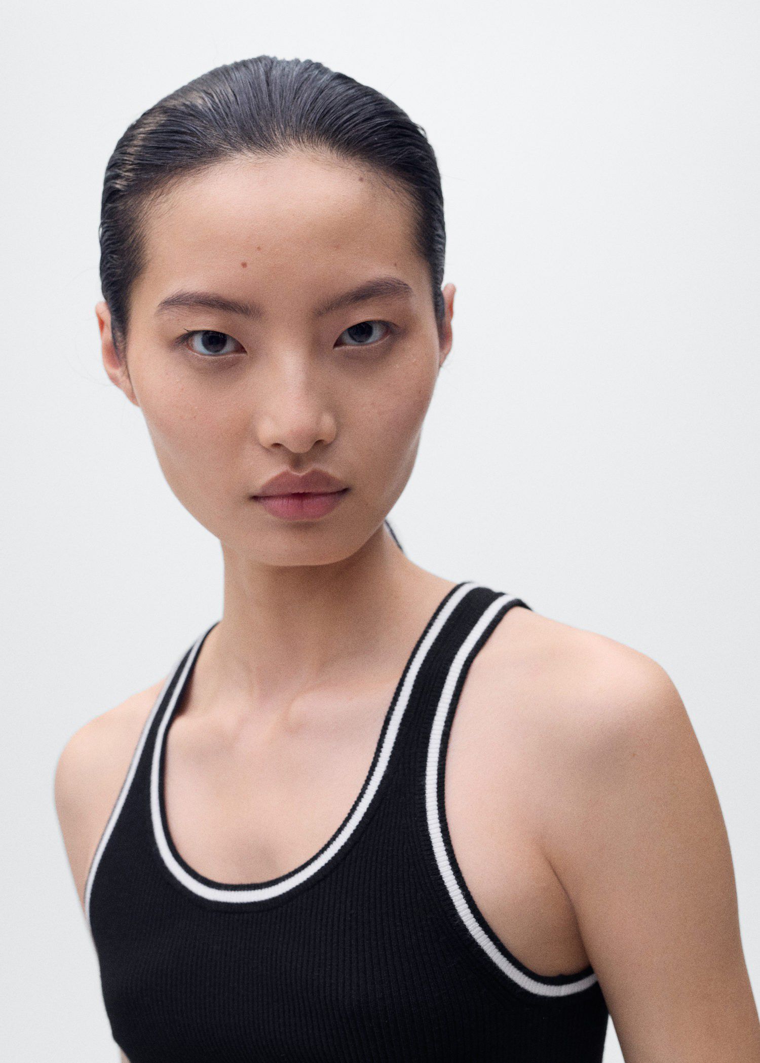 Knitted top with contrast details