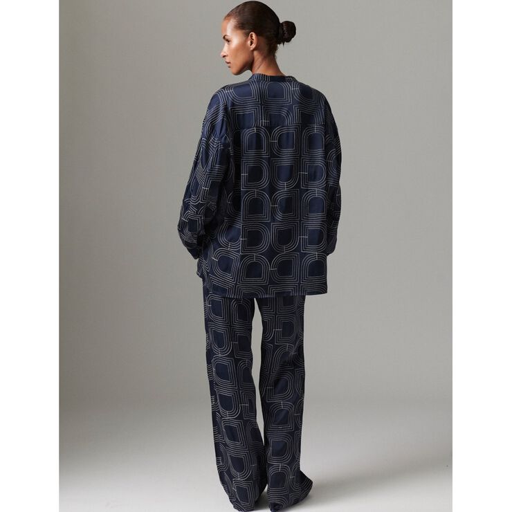 Kerry - Fluid Viscose Stitch