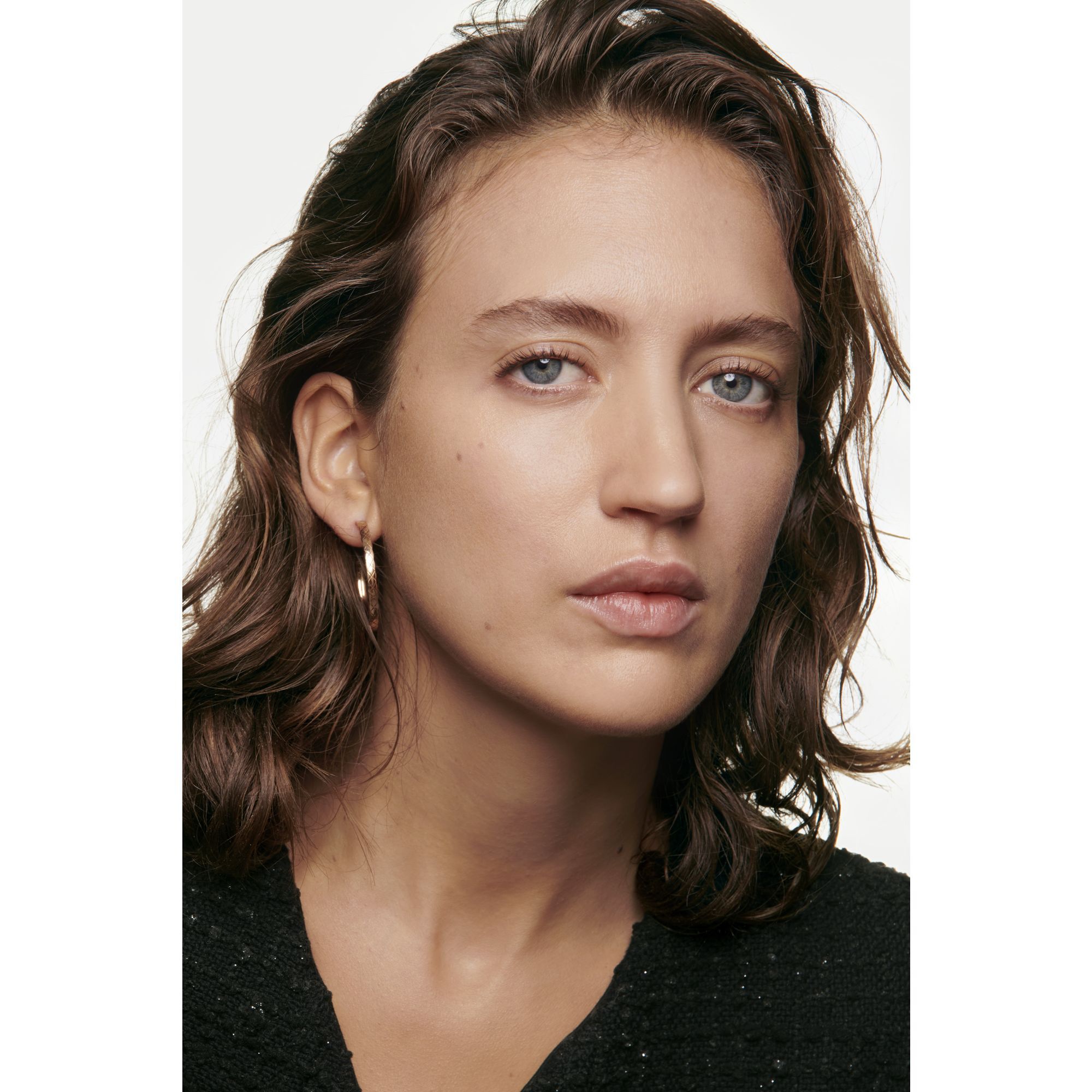 ENSARTET UDSTR&Aring;LING FUGT.