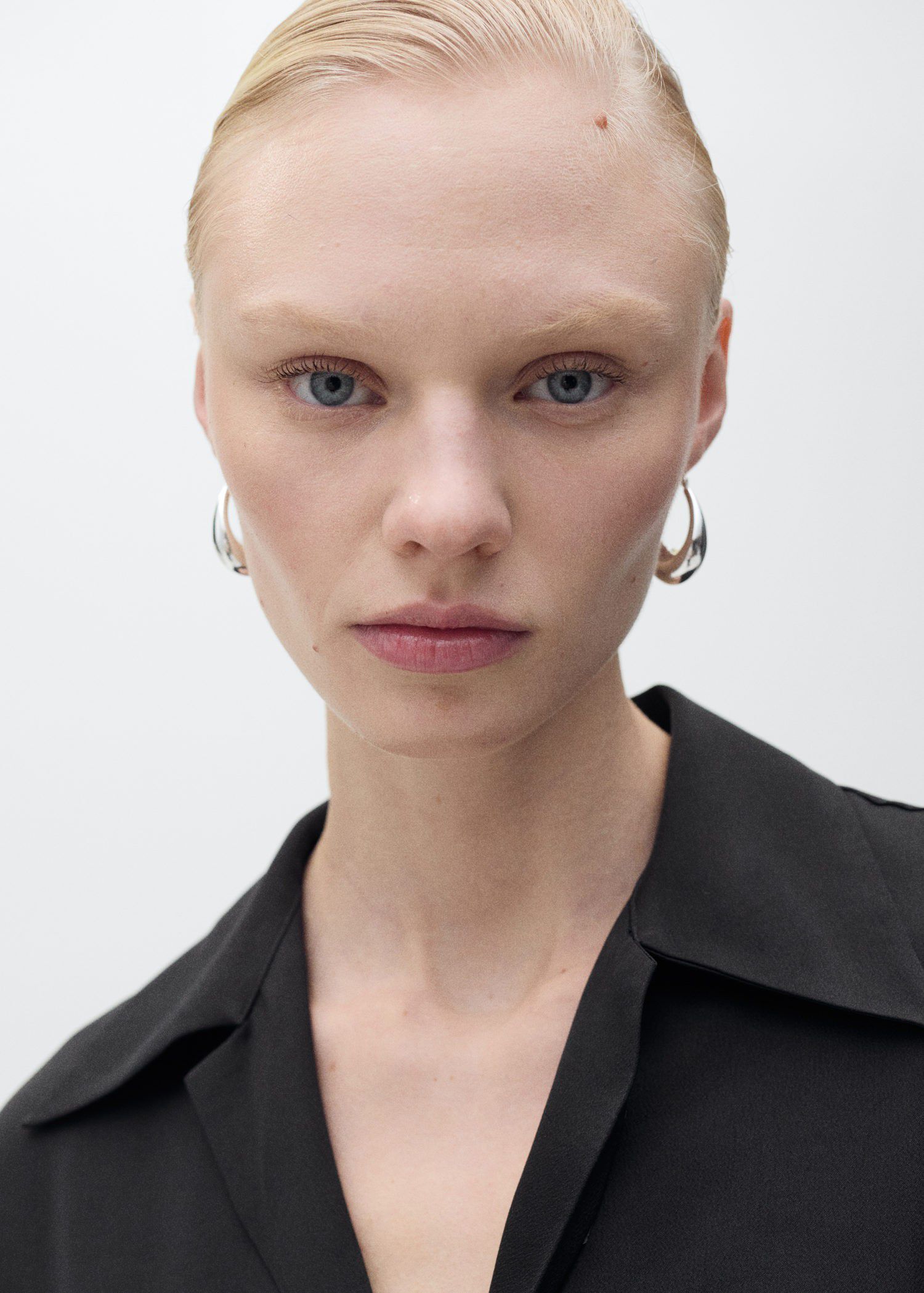 Short-sleeved satin shirt