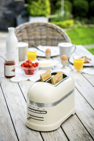 Artisan toaster 2-skiver creme | 3079.95 DKK |