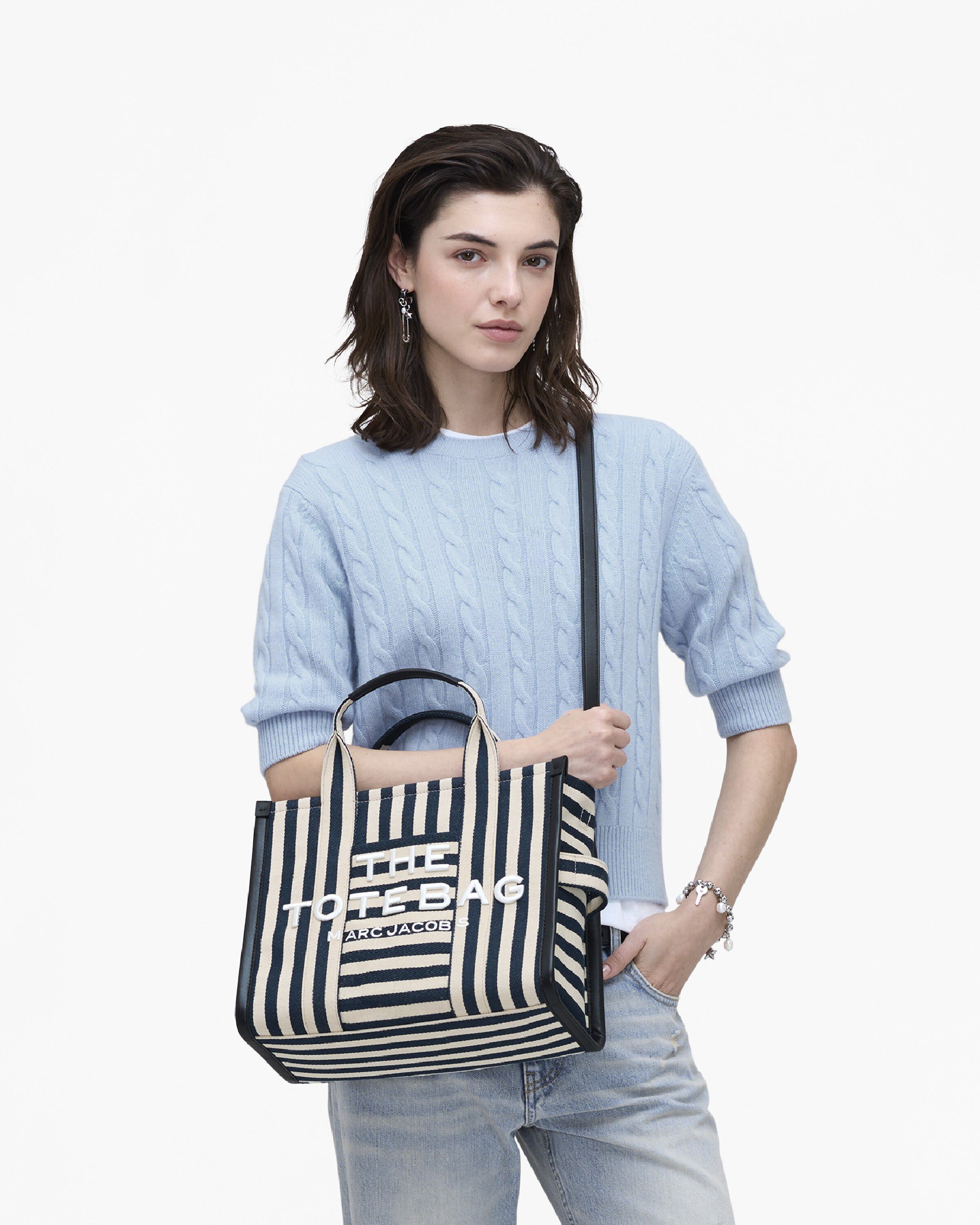 THE MEDIUM TOTE