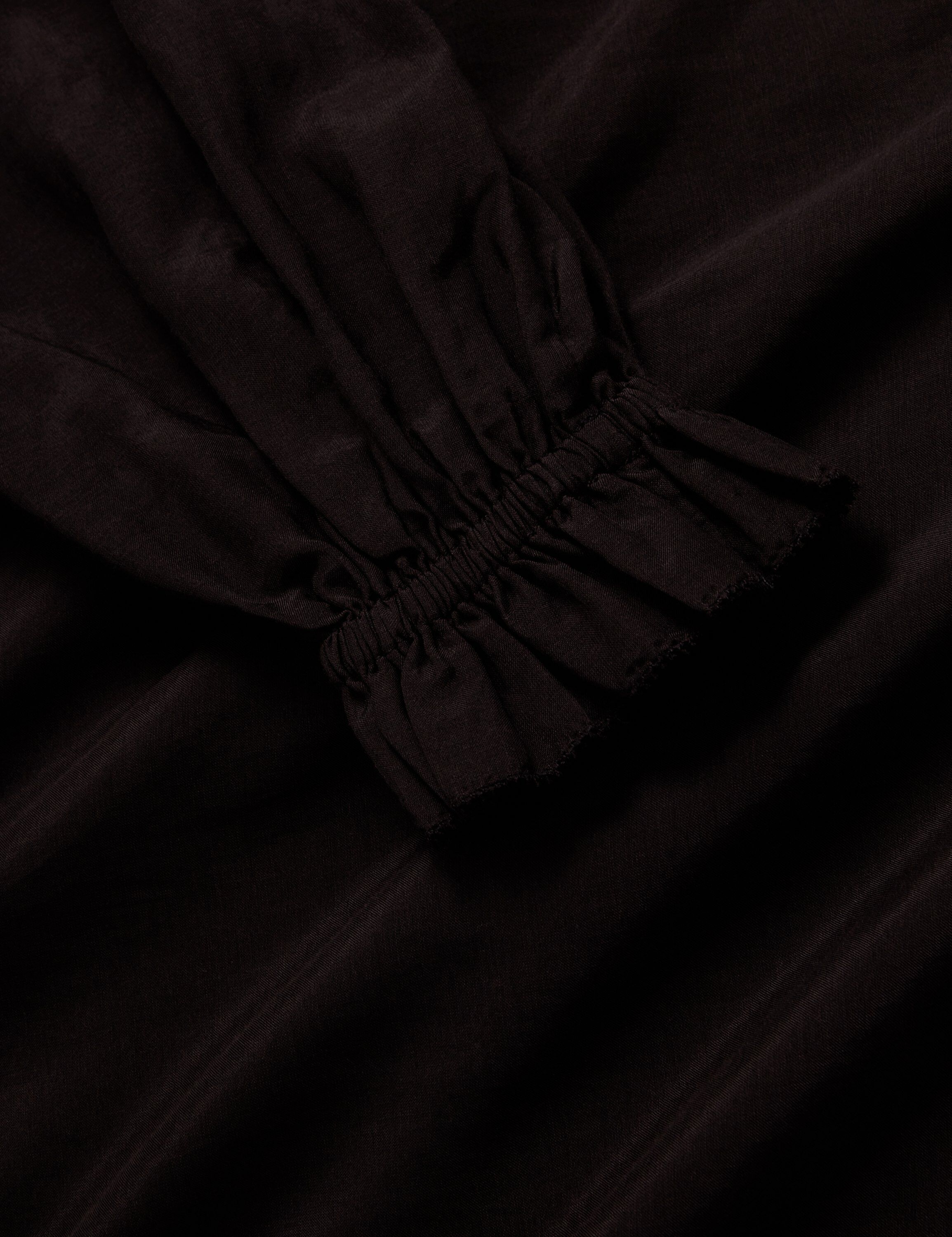 MACARA Gathered Neck Long Sleeve Mi