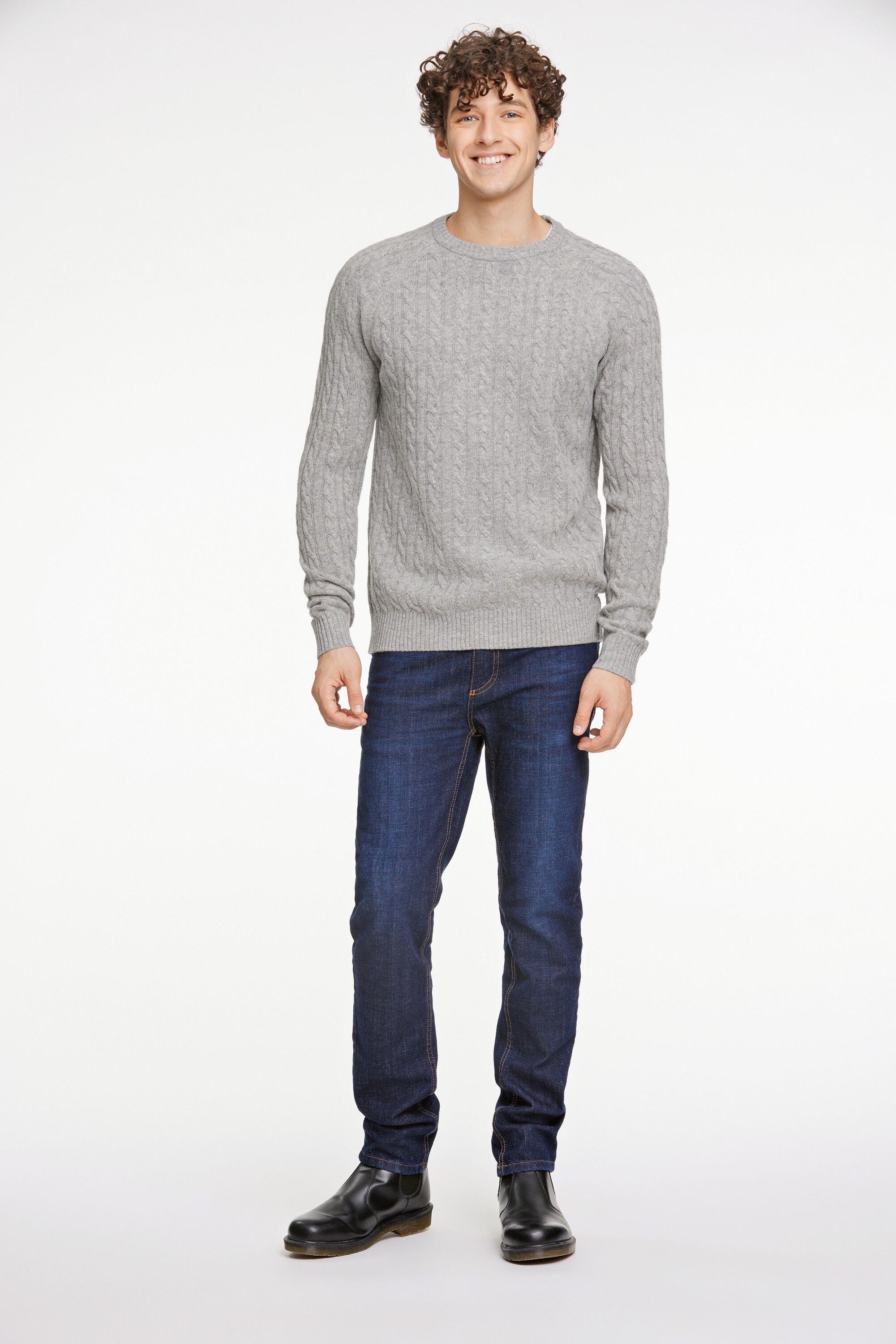 Lambswool raglan cable o-neck