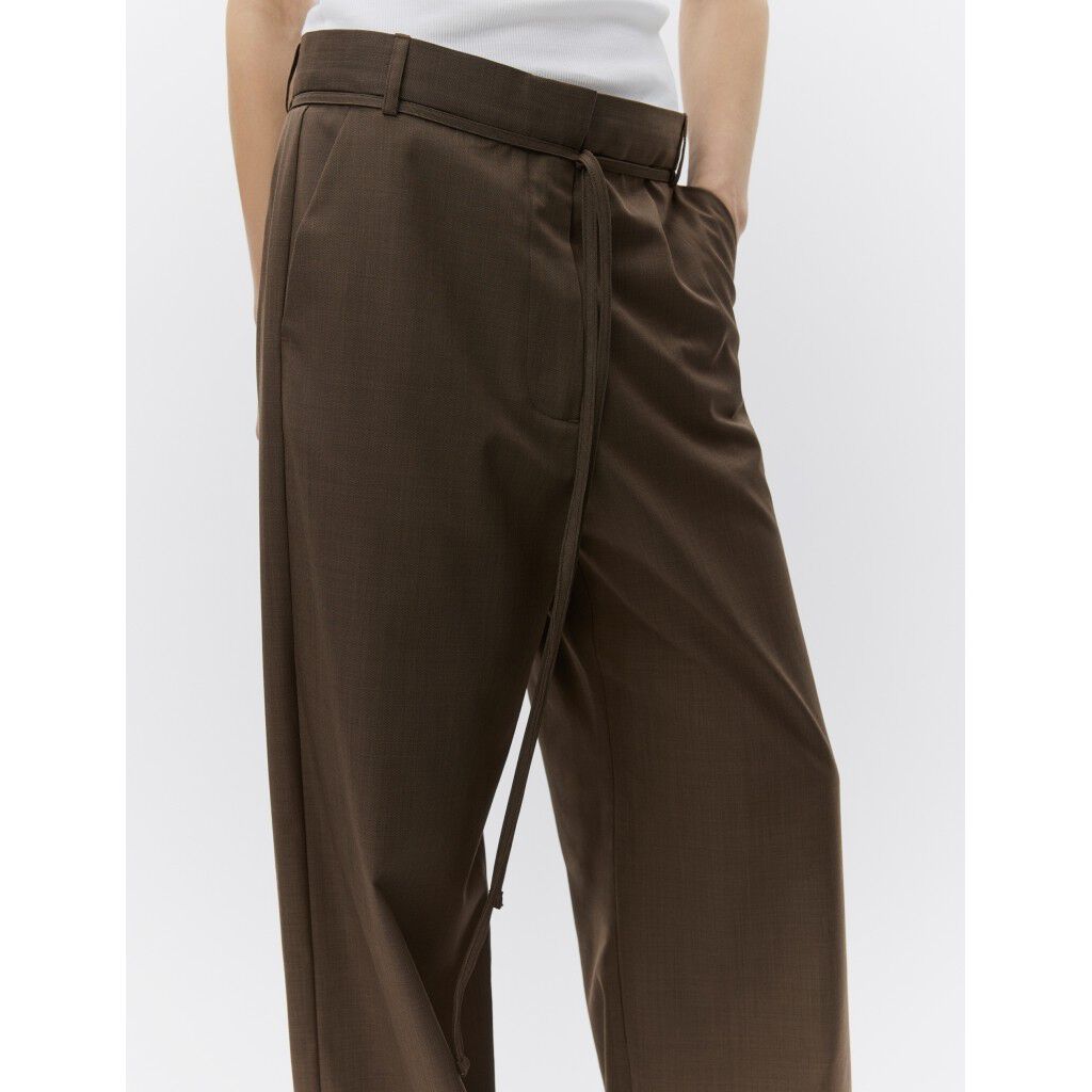 Pam - Classic Suiting