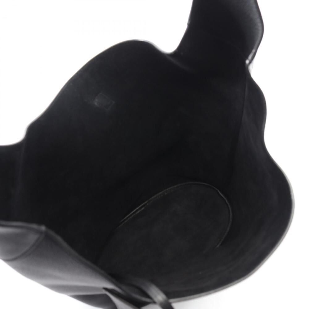 Yves Saint Laurent Shoulder Bag