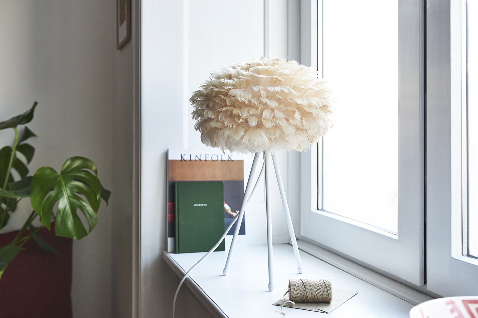 Table Tripod matt white H 36 cm