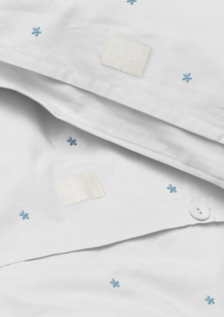 Daisy Senget&oslash;j 200x220 cm hvid/lys bl&aring; DK