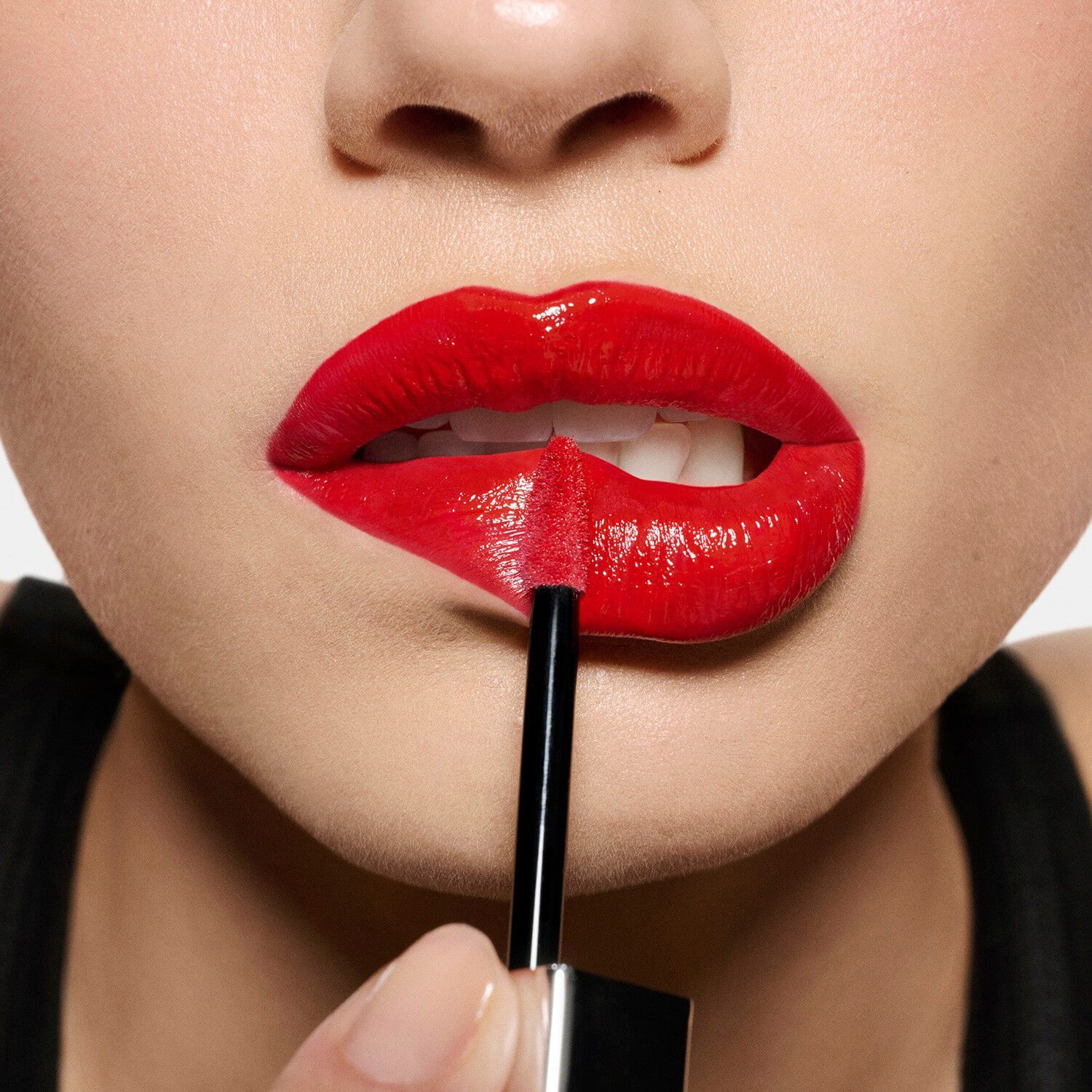 Atomic Shake Lip Lacquer - L&aelig;bestift med lakfinish
