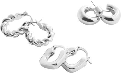 Set of hoop earrings