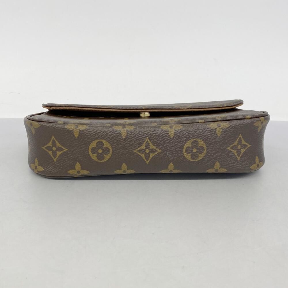 Louis Vuitton Clutch