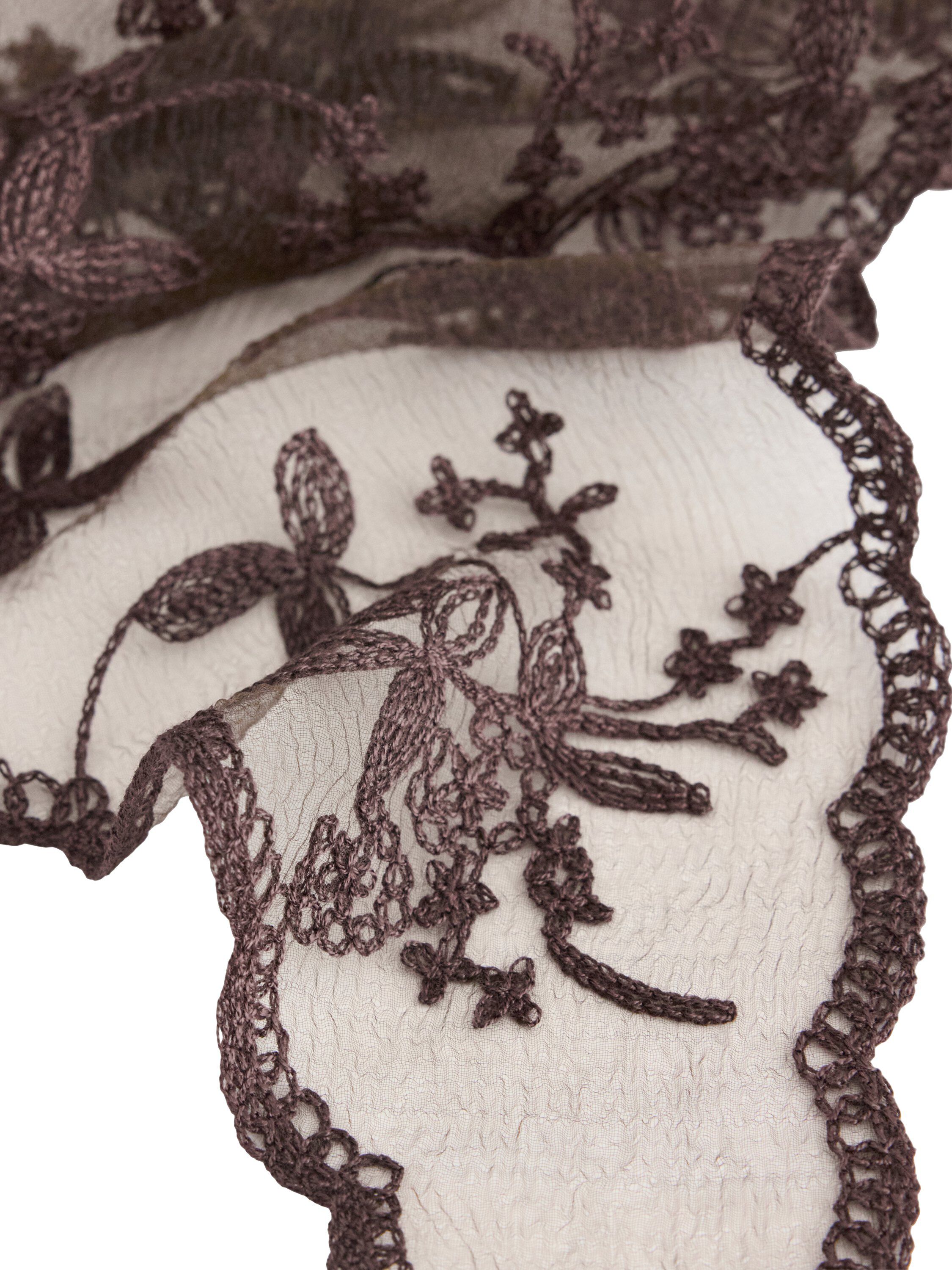 Scarf in mesh with lace embroidery.