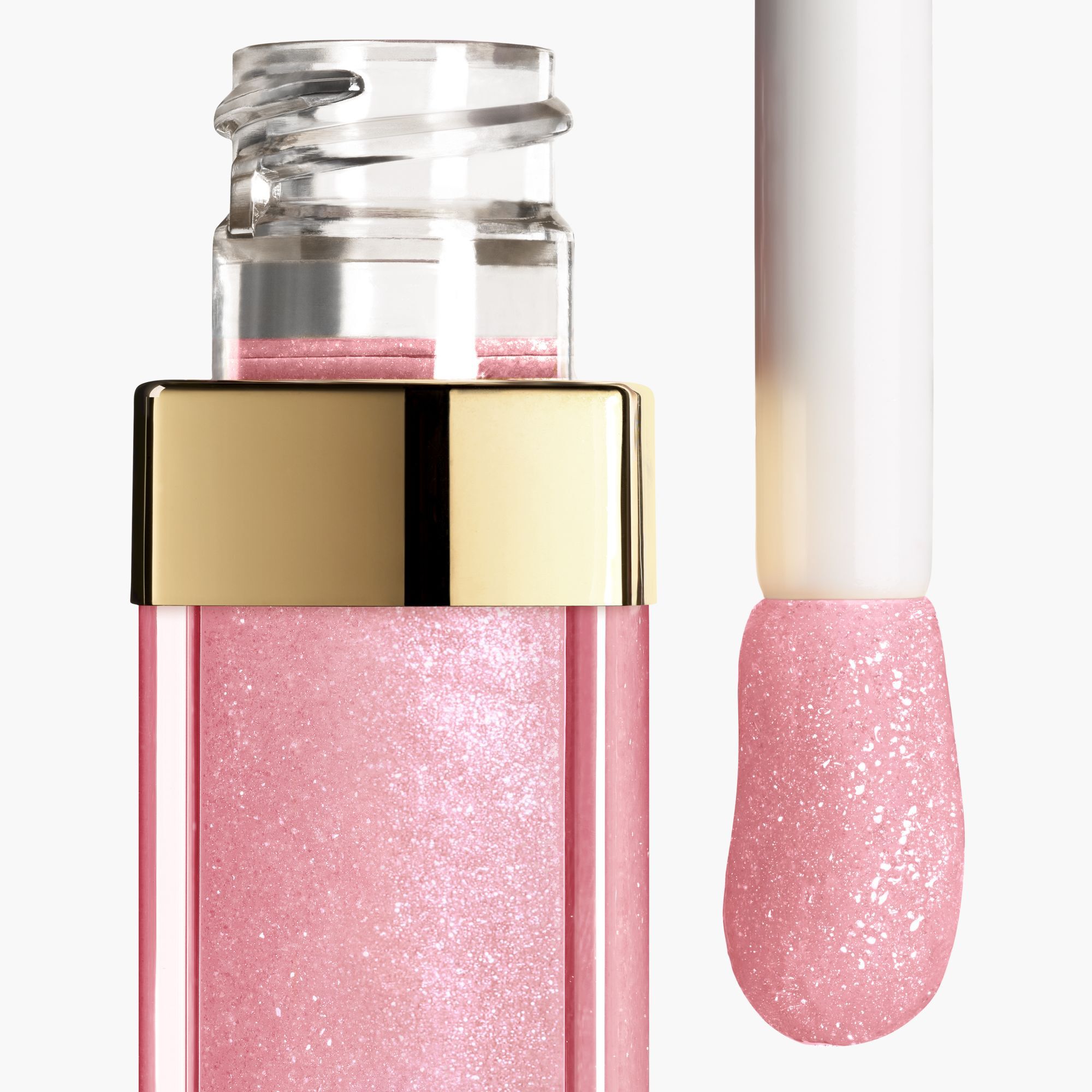 FUGTGIVENDE OG UDGLATTENDE LIPGLOSS MED H&Oslash;J GLANS