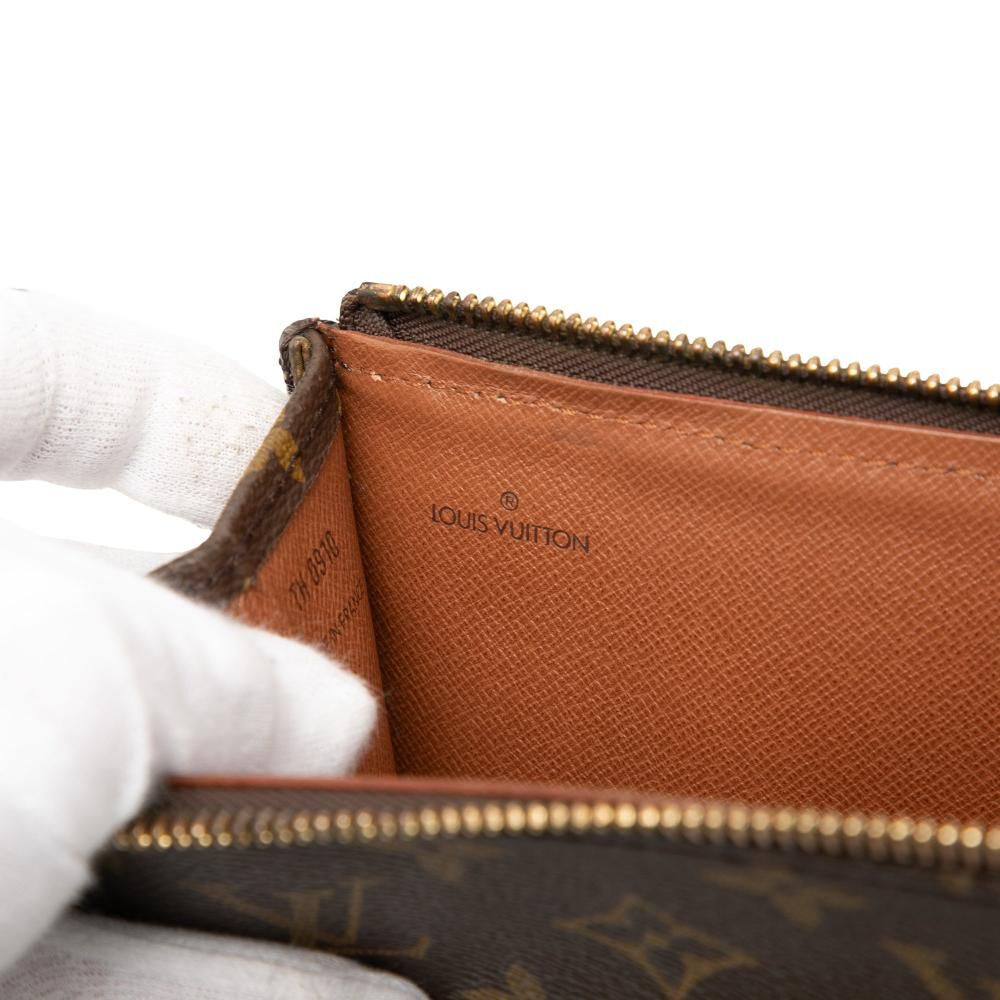 Louis Vuitton Poche Documents