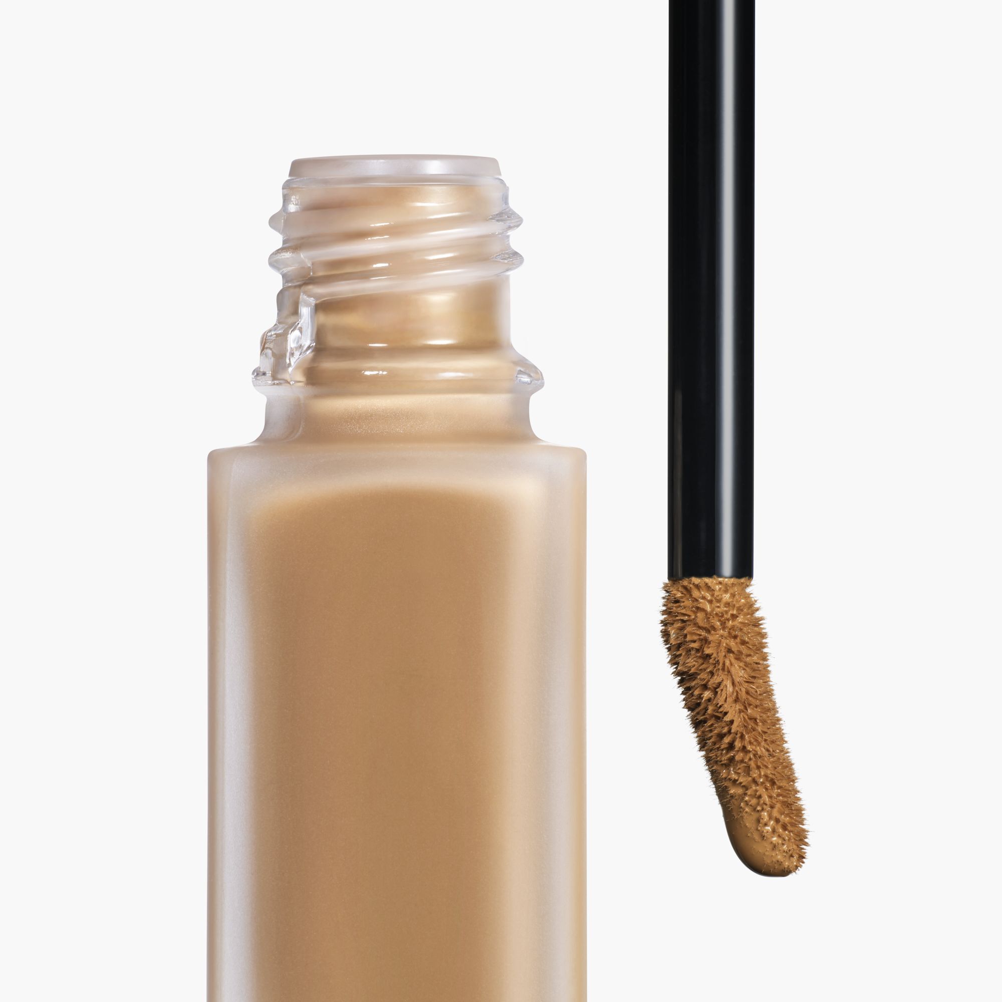 ULTRAWEAR  ALL-DAY COMFORT  FLAWLESS FINISH CONCEALER