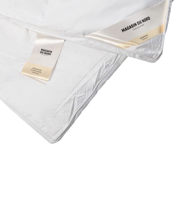 Diamant Gåsedunsdyne - Let 140x220 cm.