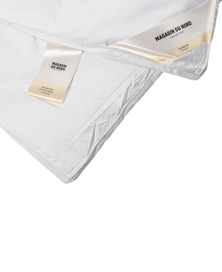 Diamant Gåsedunsdyne - Let 140x220 cm.