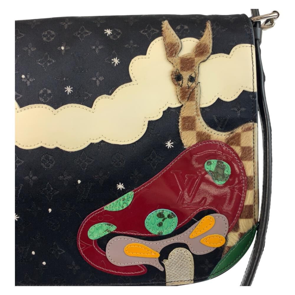 Louis Vuitton Shoulder Bags