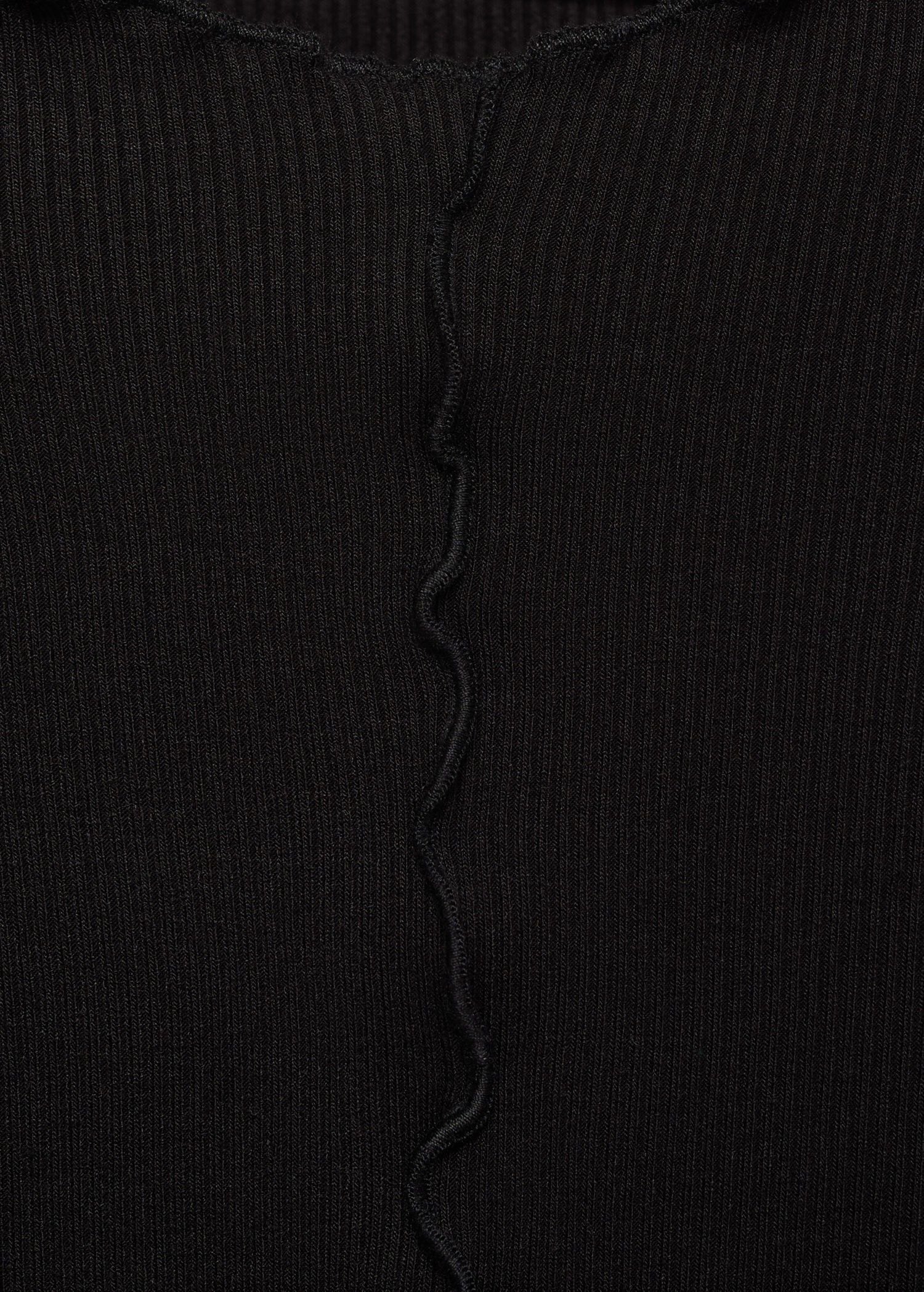 Ribbed t-shirt with scalloped trim