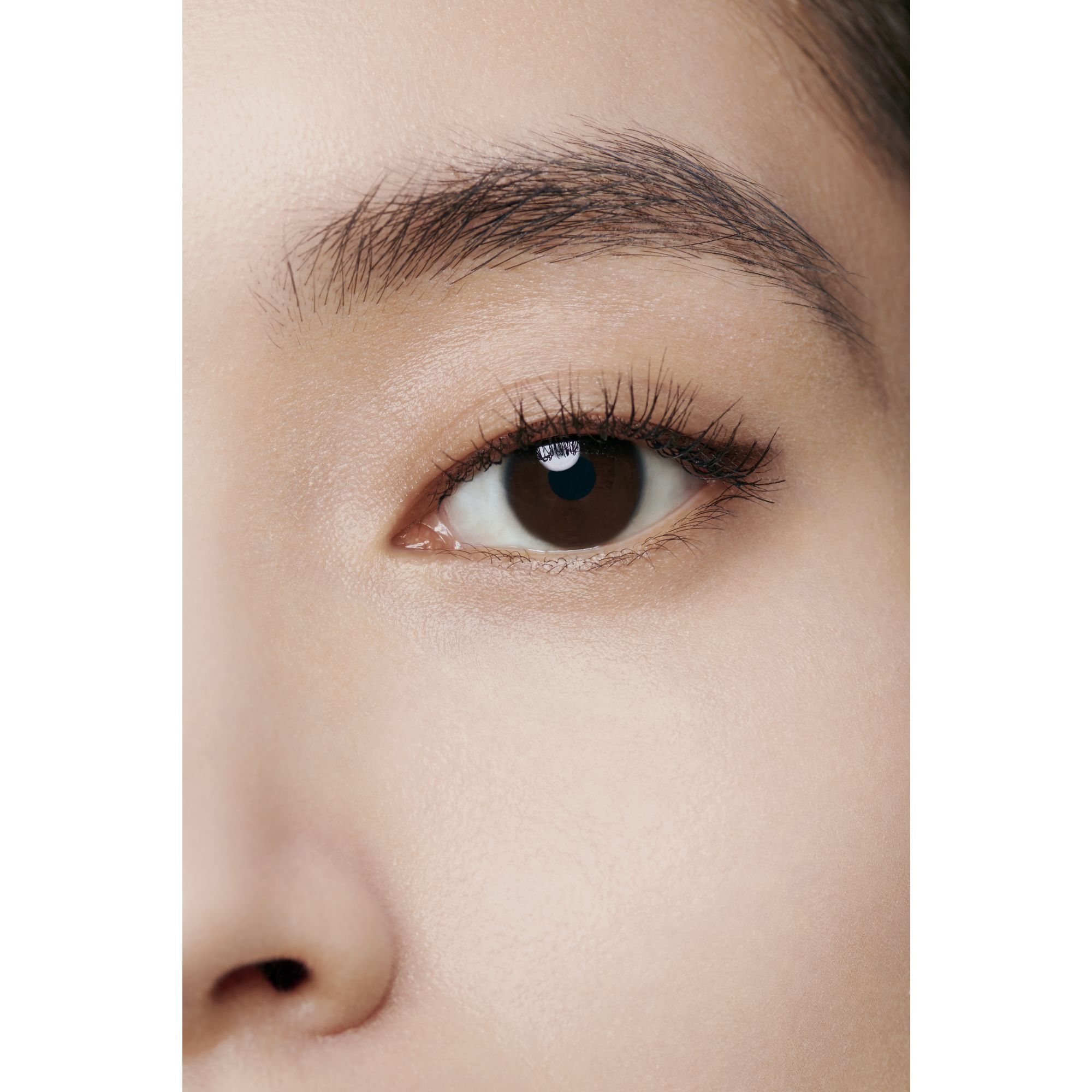 RADIANCE-GENERATING CARE CONCEALER