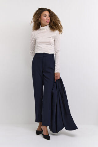 26 THE TAILORED STRAIGHT PANT