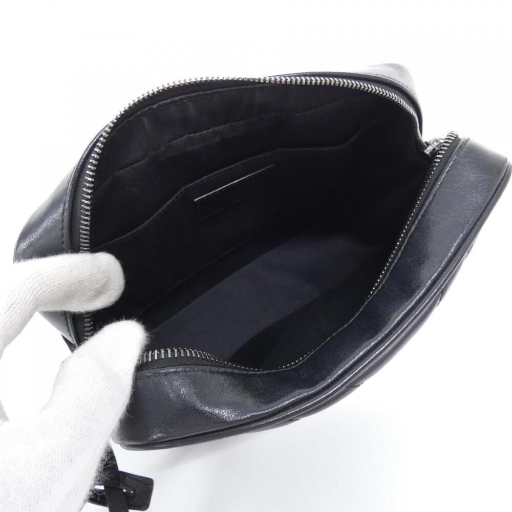 Yves Saint Laurent Shoulder Bag