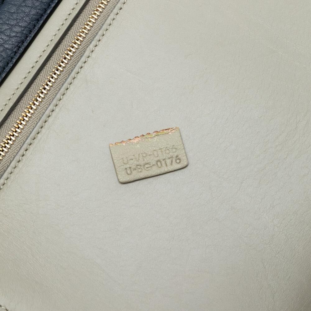 C&eacute;line Trapeze