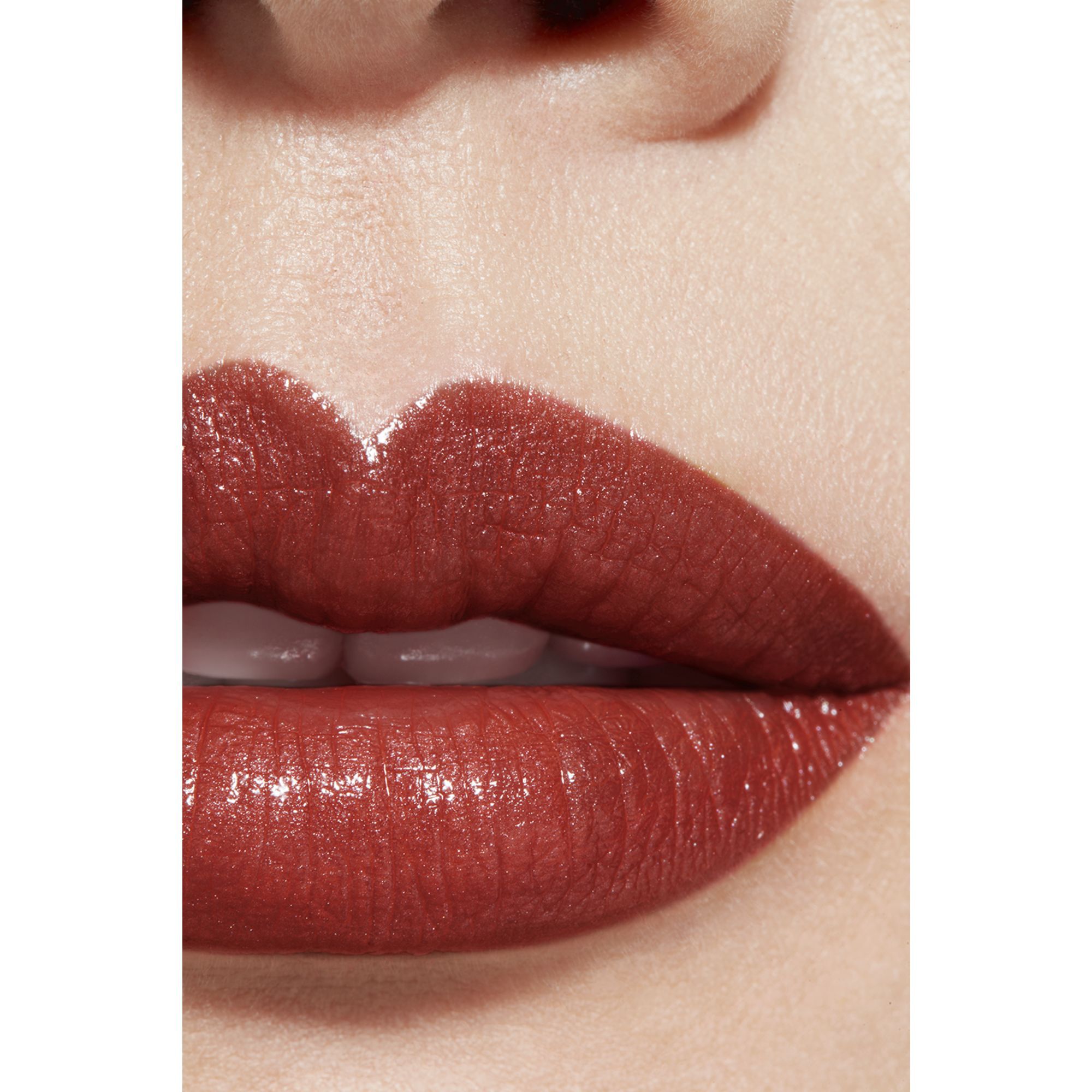 LONGWEAR SATIN L&AElig;BESTIFT  FUGTGIVENDE OG UDGLATTENDE L&AElig;BEPLEJE